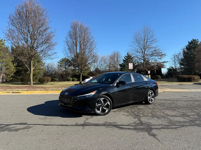 2023 Hyundai Elantra SEL's photo