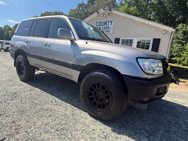 2004 Toyota Land Cruiser -'s photo