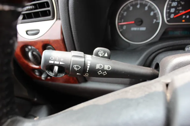 2008 GMC Envoy Denali - Photo 25
