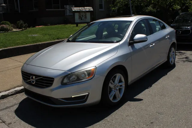 2014 Volvo S60 T5 FWD Auto's photo