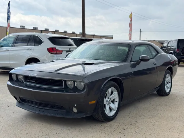 2013 Dodge Challenger SXT's photo