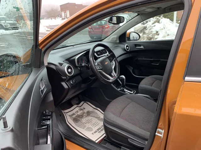 2017 Chevrolet Sonic LT - Photo 8
