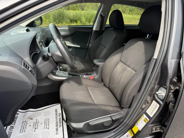 2013 Toyota Corolla S photo 9