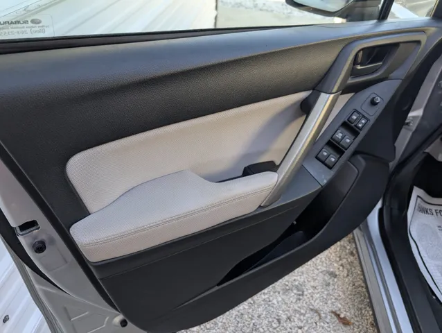 2014 Subaru Forester 2.5i photo 6