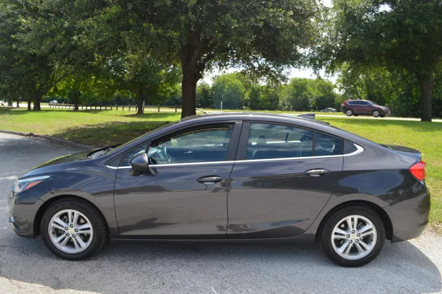 2017 Chevrolet Cruze LT - Photo 7