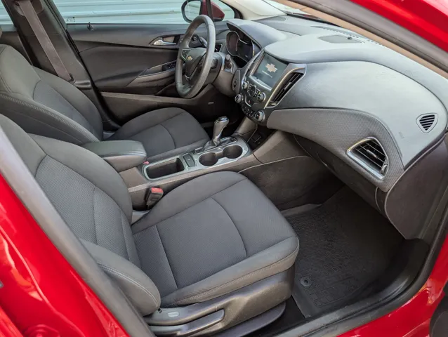 2017 Chevrolet Cruze LT - Photo 21