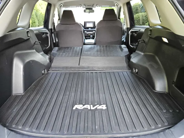 2022 Toyota RAV4 XLE photo 25
