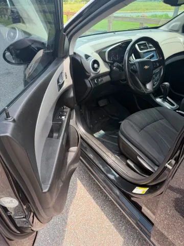 2017 Chevrolet Sonic LT - Photo 9