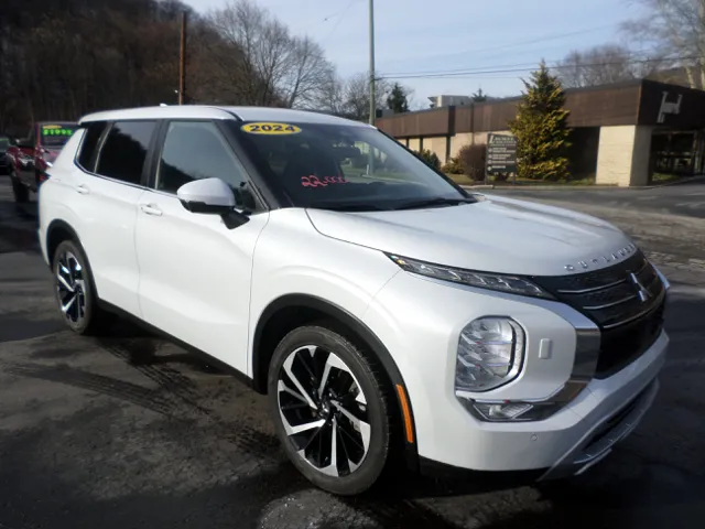 2024 Mitsubishi Outlander SE S-AWC's photo