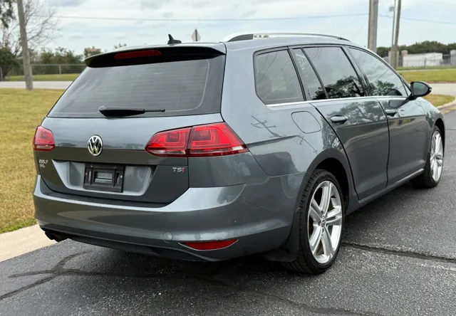 2017 Volkswagen Golf SportWagen 20