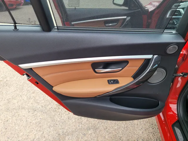 2016 BMW 3 Series 330e - Photo 22
