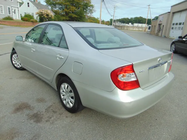 2004 Toyota Camry LE - Photo 13