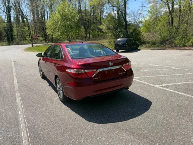 2016 Toyota Camry XLE Hybrid - Photo 8