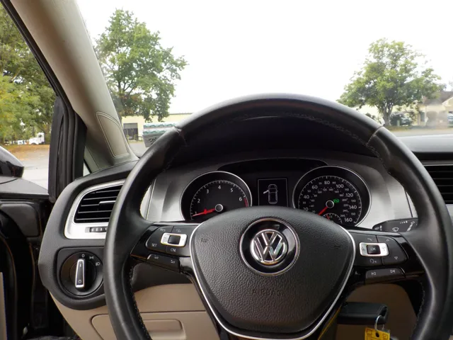 2015 Volkswagen Golf TSI SE photo 15
