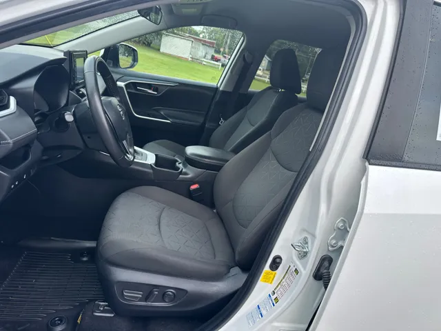 2022 Toyota RAV4 XLE - Photo 13