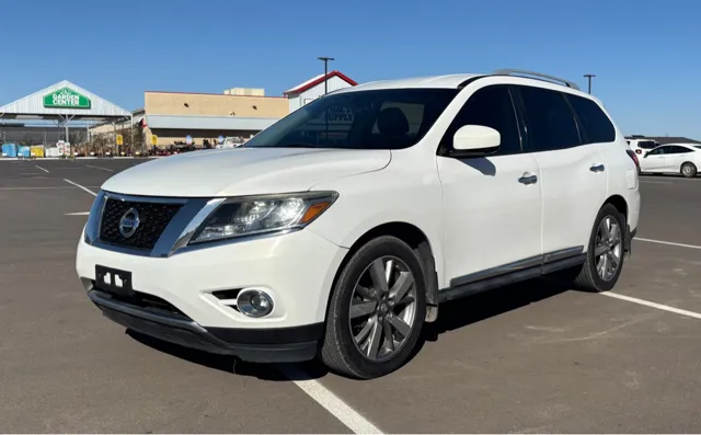 2014 Nissan Pathfinder Platinum's photo
