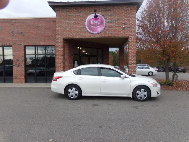 2013 Nissan Altima Sedan's photo