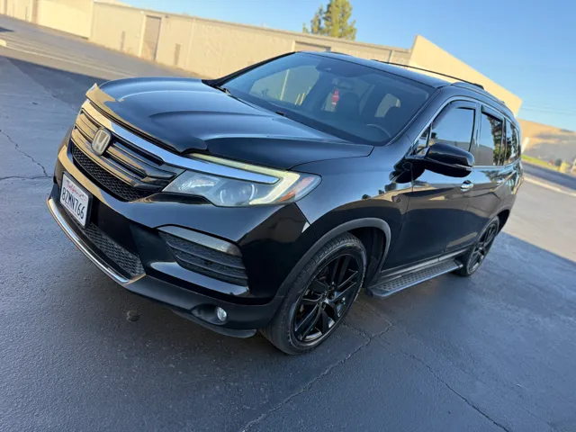 2017 Honda Pilot Touring FWD photo