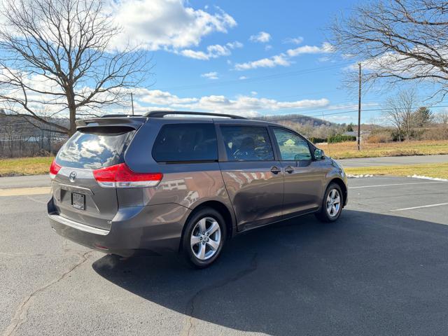 2011 Toyota Sienna LE 8-Pass V6