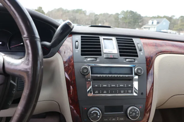 2007 Cadillac DTS - Photo 34