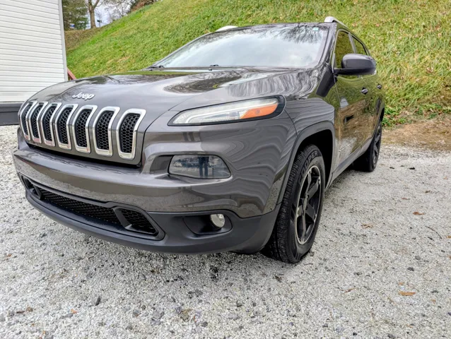 2015 Jeep Cherokee Latitude photo 4