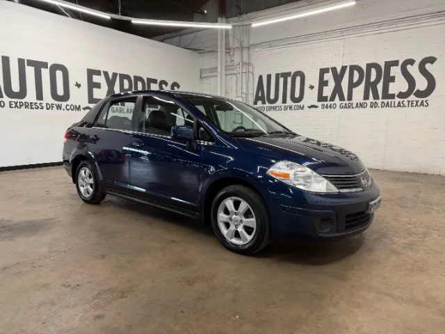 2009 Nissan Versa's photo