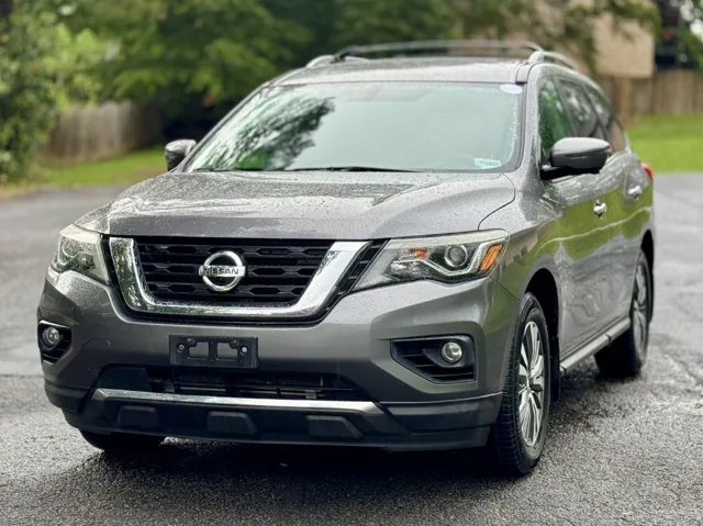 2017 Nissan Pathfinder SL 4WD's photo