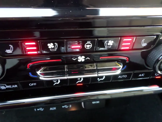 2023 Jeep Grand Cherokee Overland - Photo 17