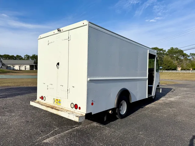 2017 Ford Econoline - Photo 6