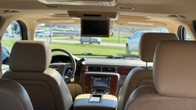 2013 Chevrolet Suburban LTZ - Photo 13