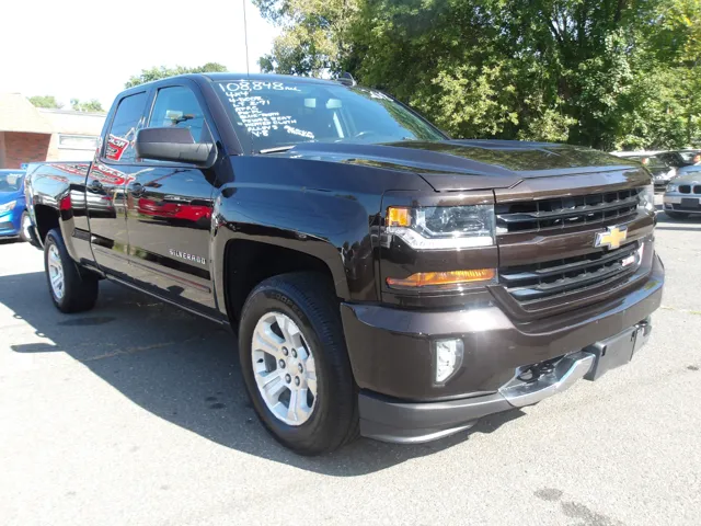 2018 Chevrolet Silverado 1500 LT photo 2