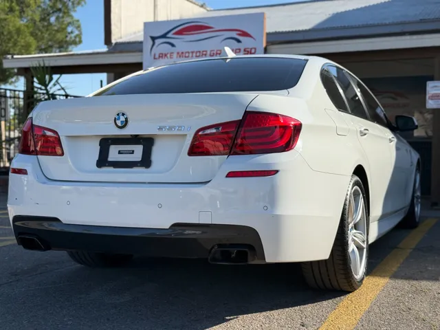 2012 BMW 5 Series 550i - Photo 10