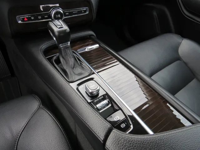 2016 Volvo XC90 Momentum - Photo 25