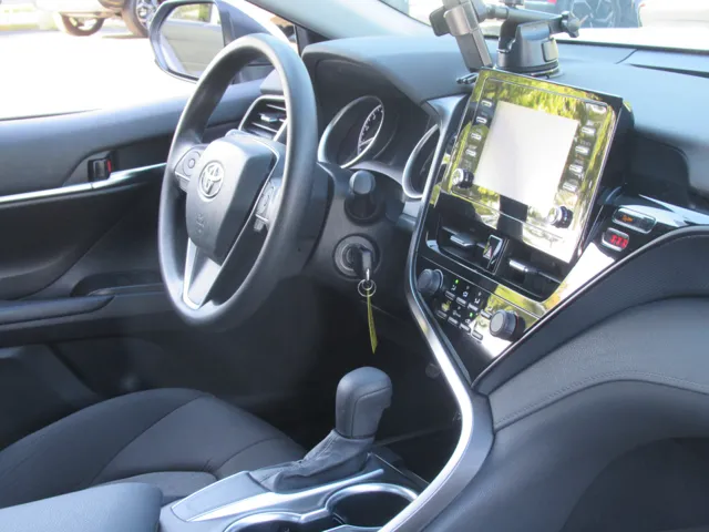 2021 Toyota Camry LE - Photo 22