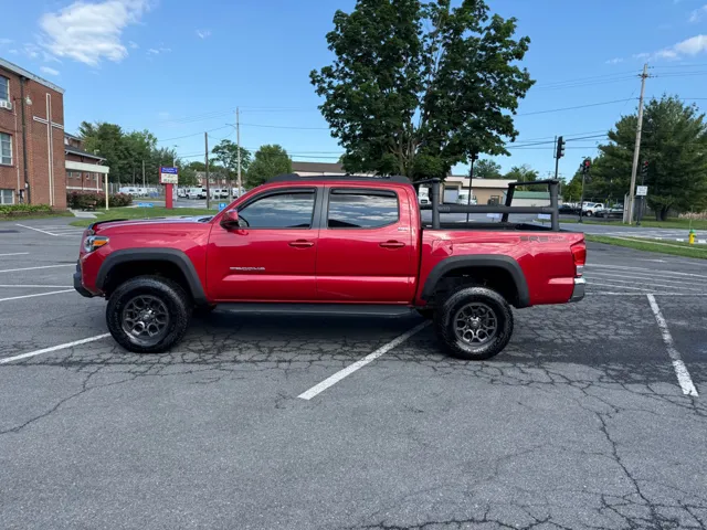 2017 Toyota Tacoma SR5 Double Cab 4x4 V6 Auto Short Bed's photo