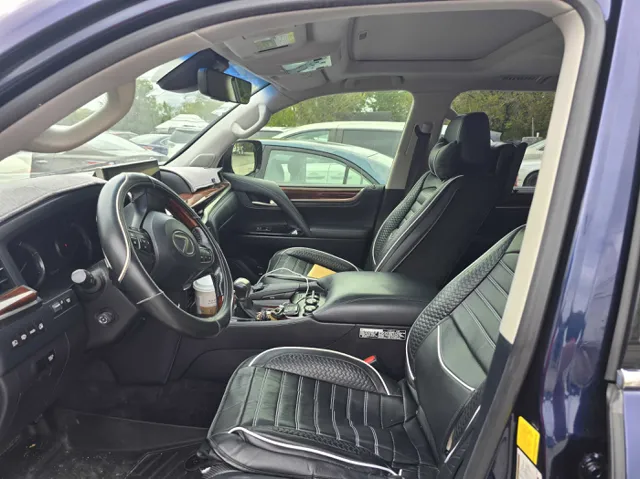 2016 Lexus LX 570 - Photo 17