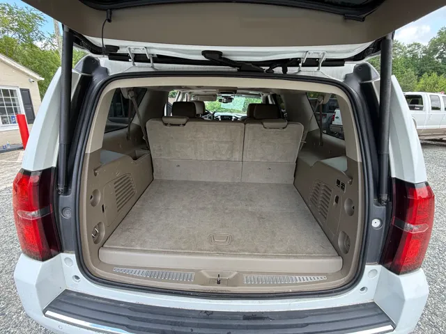 2016 Chevrolet Suburban LTZ - Photo 14