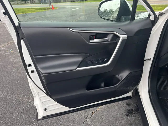 2022 Toyota RAV4 XLE - Photo 15