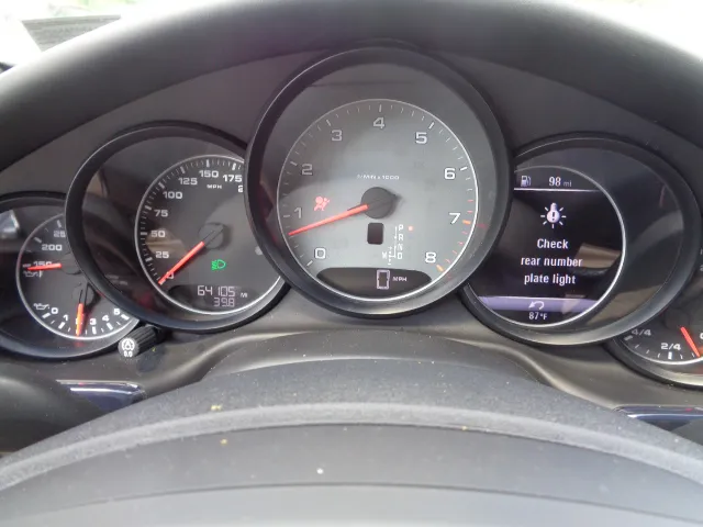 2015 Porsche Panamera S - Photo 24
