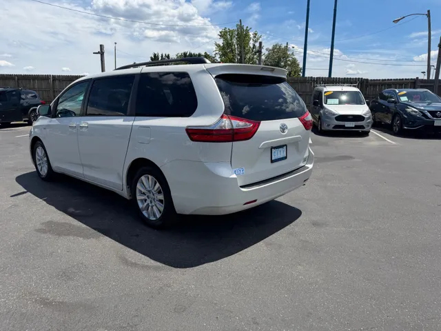 2017 Toyota Sienna XLE - Photo 20
