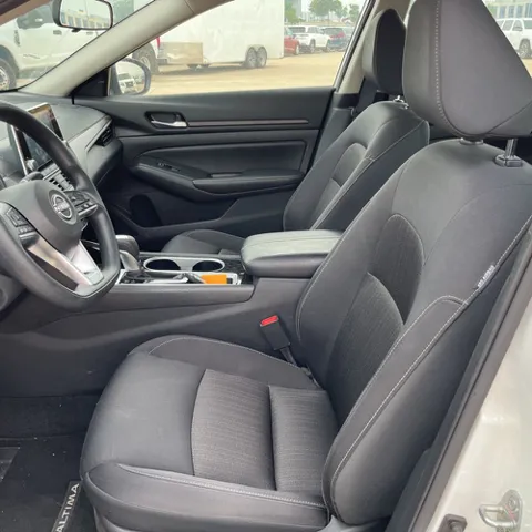 2024 Nissan Altima SV - Photo 15