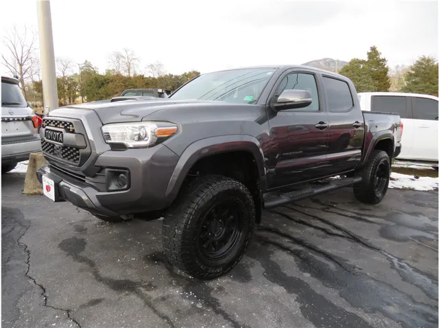2018 Toyota Tacoma TRD Sport's photo