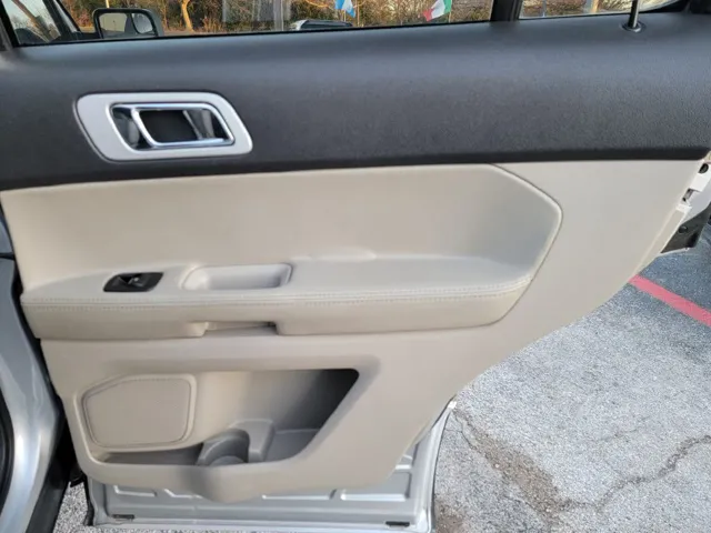2011 Ford Explorer XLT - Photo 14