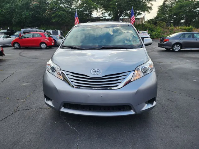 2017 Toyota Sienna LE