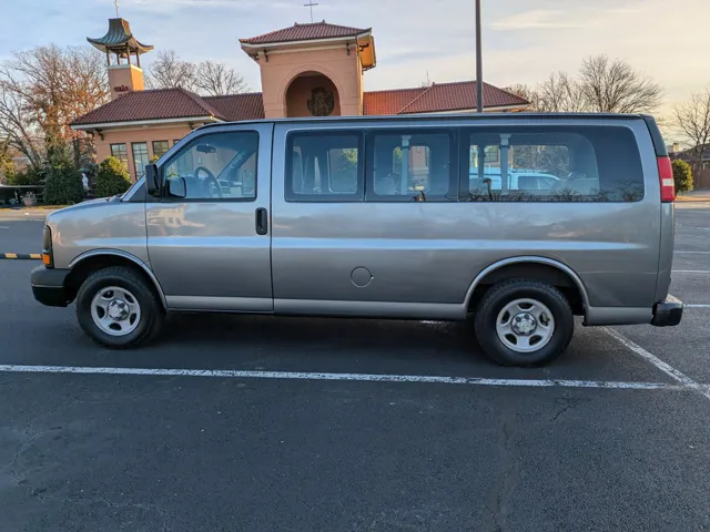 2006 Chevrolet Express Base's photo