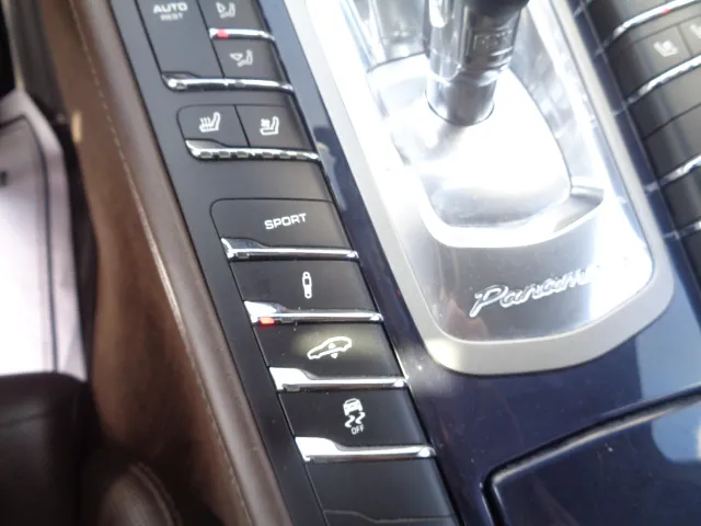2015 Porsche Panamera S - Photo 92