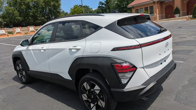 2025 Hyundai Kona SEL - Photo 2