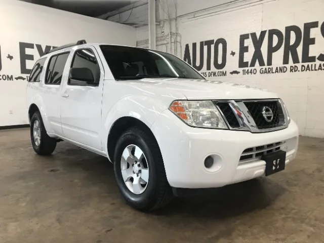2010 Nissan Pathfinder LE