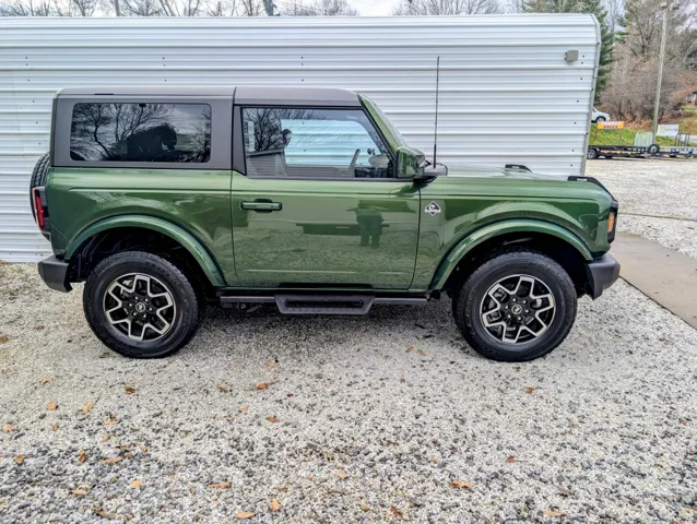 2023 Ford Bronco Outer Banks photo 2