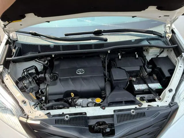 2014 Toyota Sienna L - Photo 30